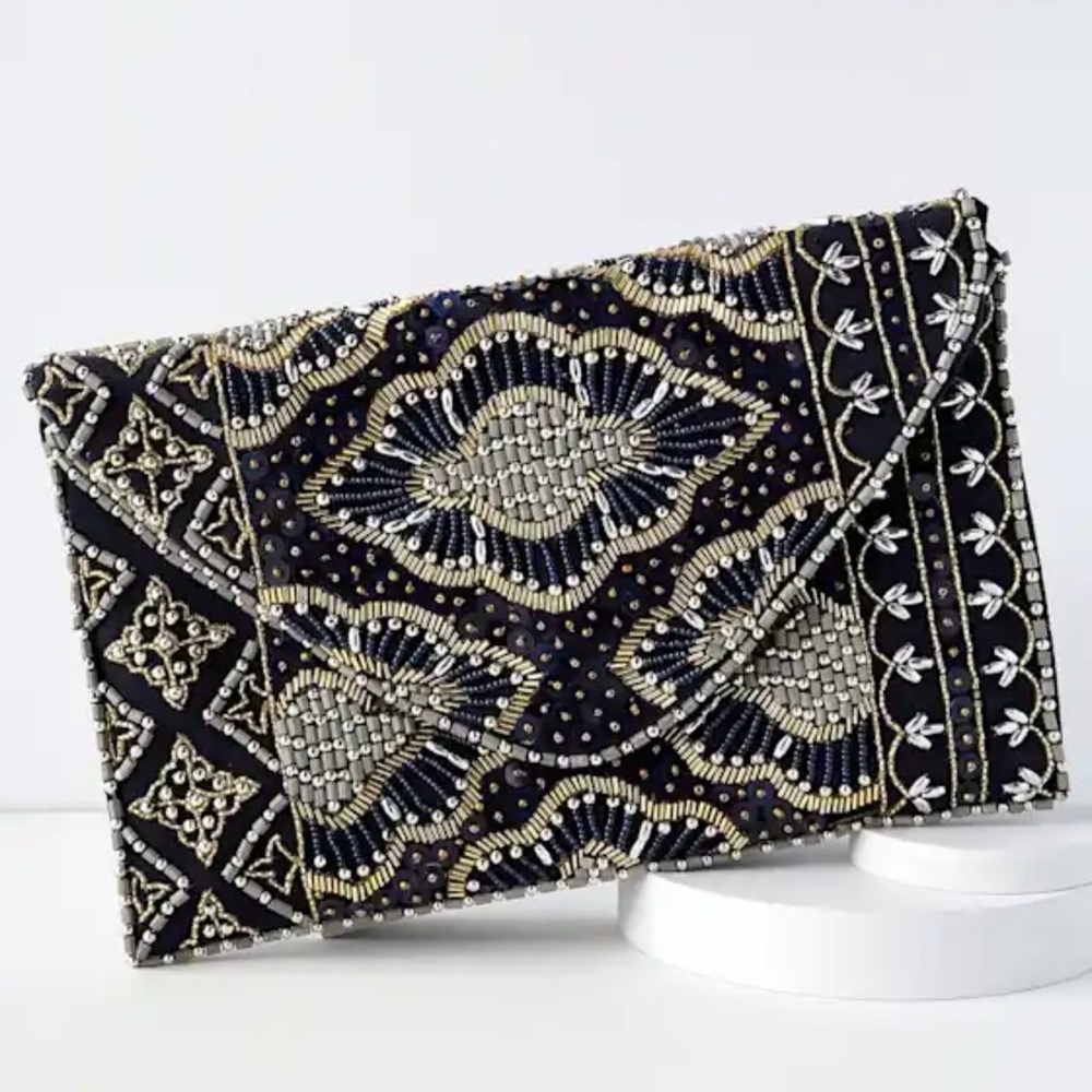🔥NWT Lulu's Navy and Gold Beaded Clutch with Gold Chain